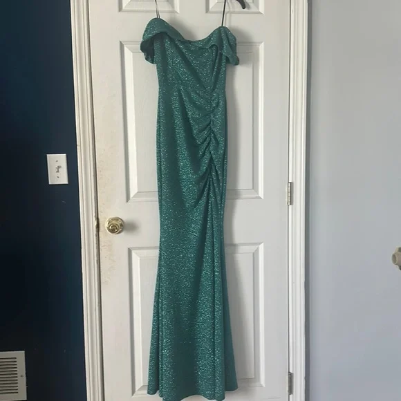 Windsor Meryl Formal Glitter Long dress - Green Size Small